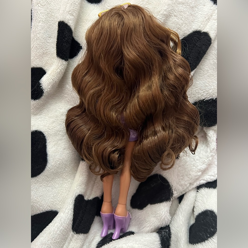 Bratz 11" Goin' Out! Yasmin Fashion Doll - Picture 2 of 2